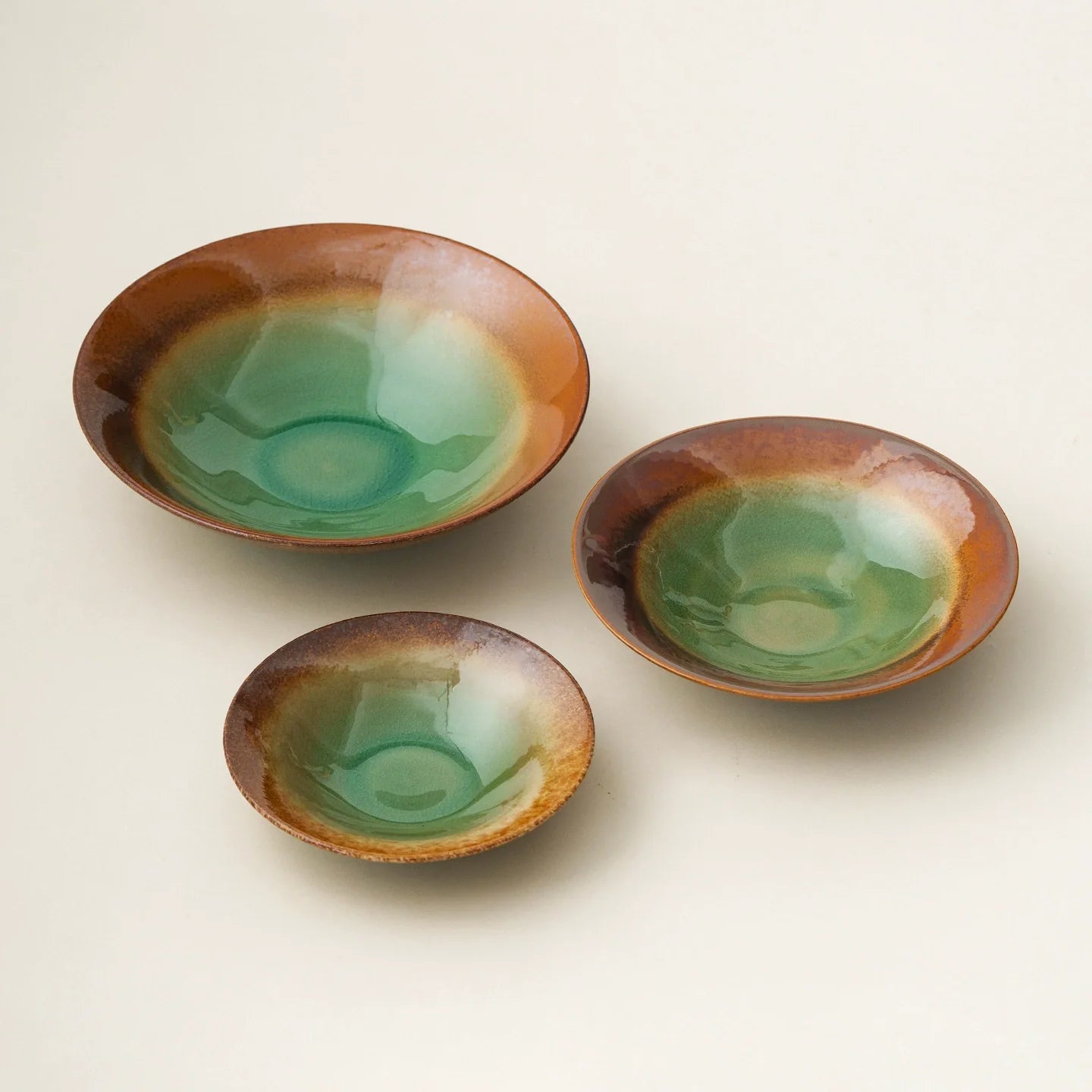 Jade & Amber Ice-Crackle Ceramic Bowl – Artisanal Flared Stoneware-3
