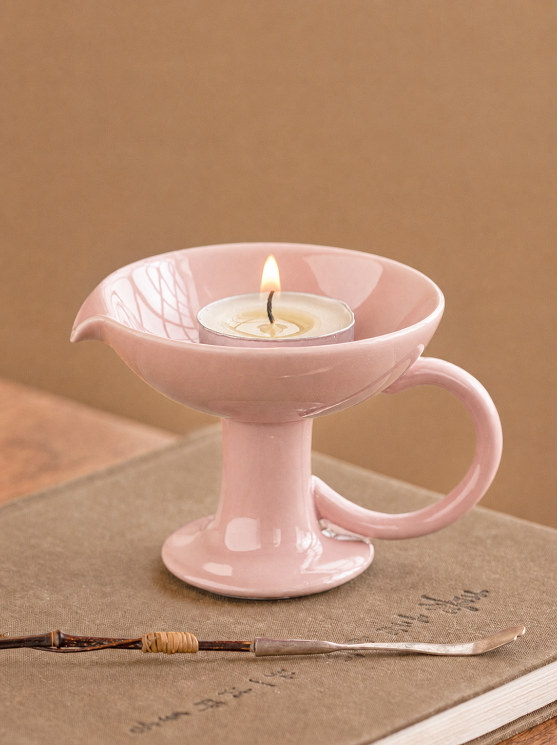 Bougeoir à anse en céramique — Rose poudré