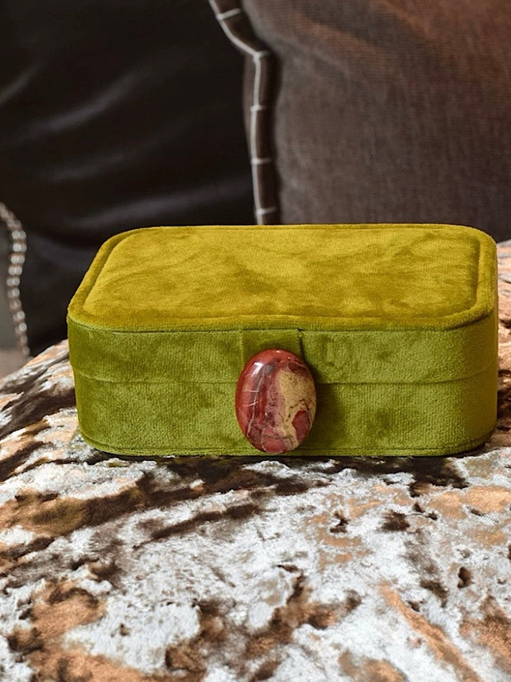Coffret à bijoux Galet en velours vert mousse, fermé
