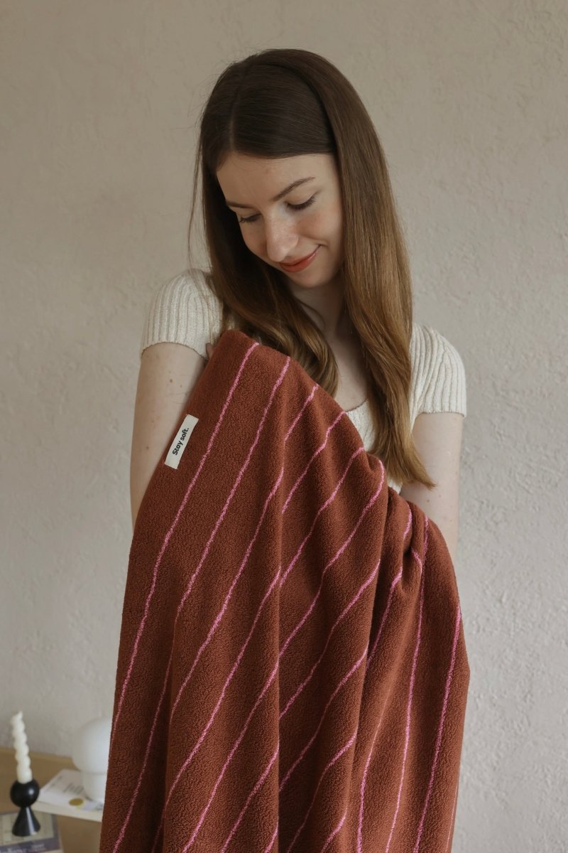 Serviette rayée moderne aux tons naturels – vue 4