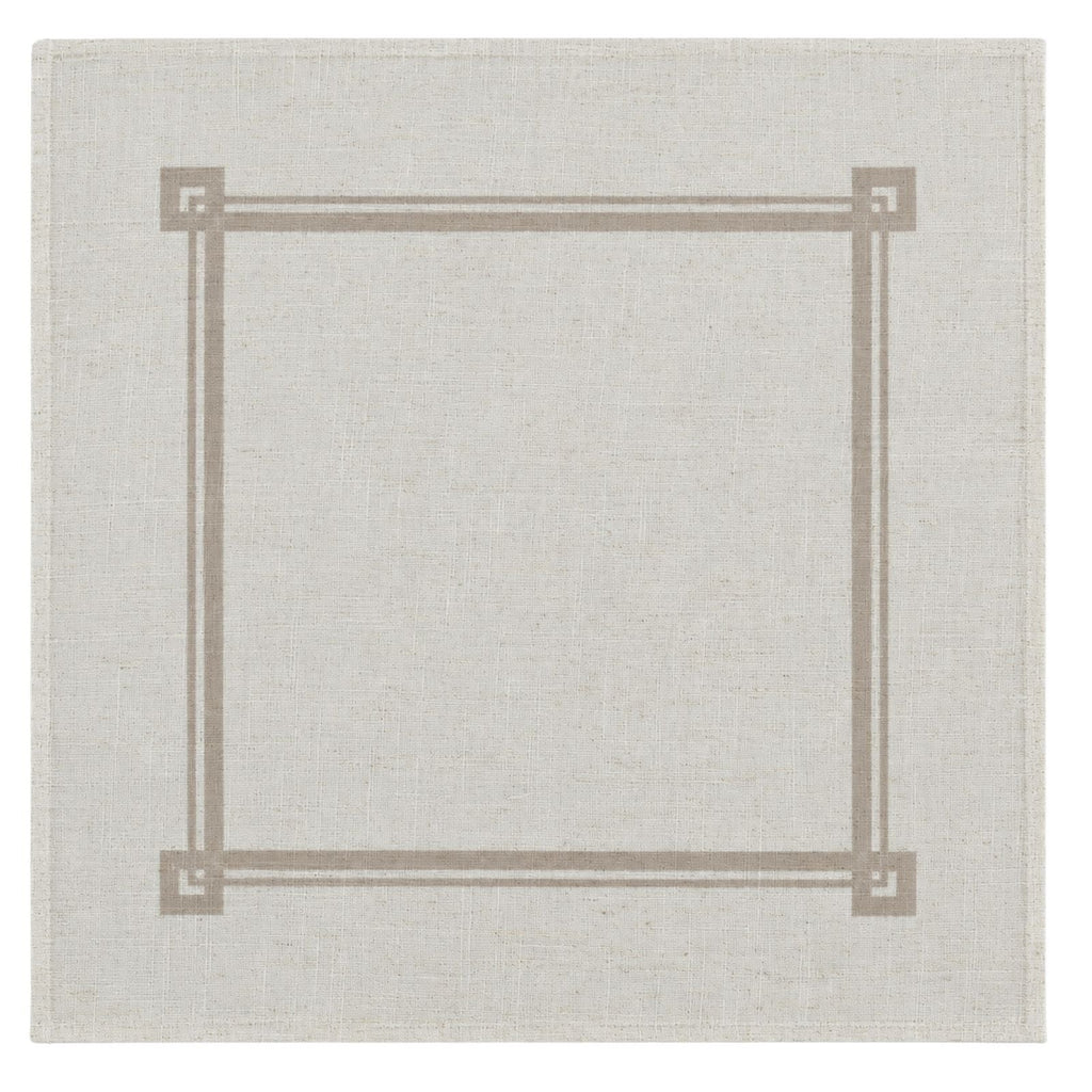 Détail des serviettes de table beige taupe