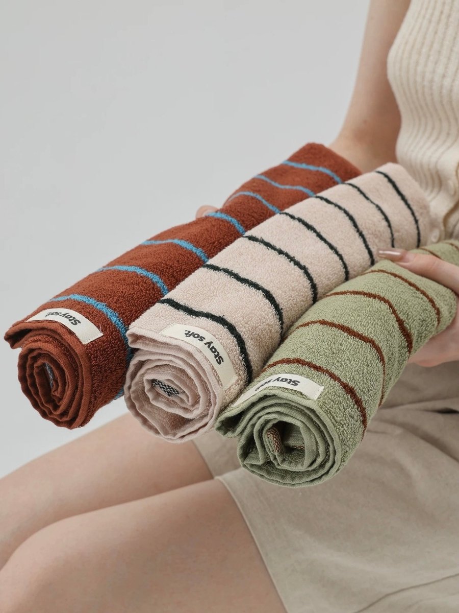Serviette rayée rétro aux tons naturels – vue 2